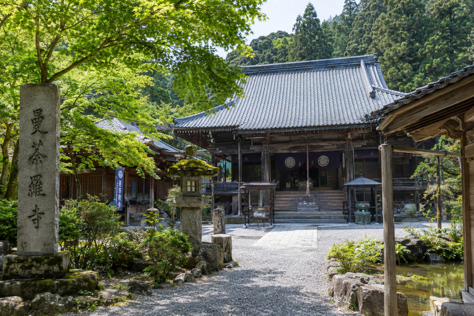 写真:滋賀の曼荼羅寺を訪れた際の境内の様子や雰囲気が伝わる写真を入れる