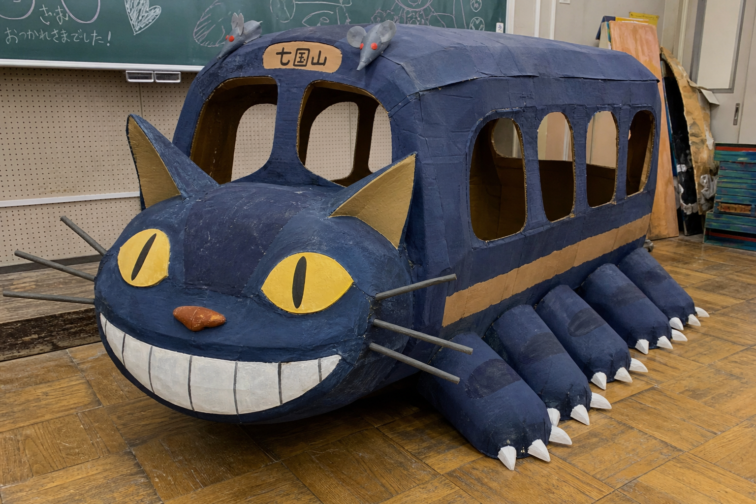 写真：ご自身が文化祭や工作で実際に作った小道具・オブジェの写真を入れてください