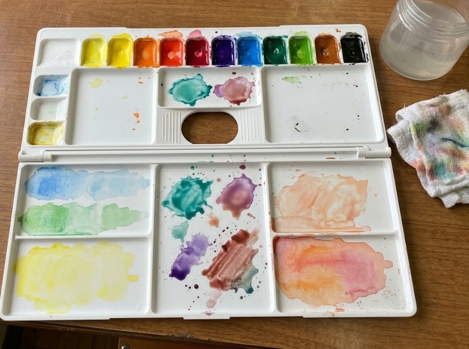 パレットに絵の具.jpg