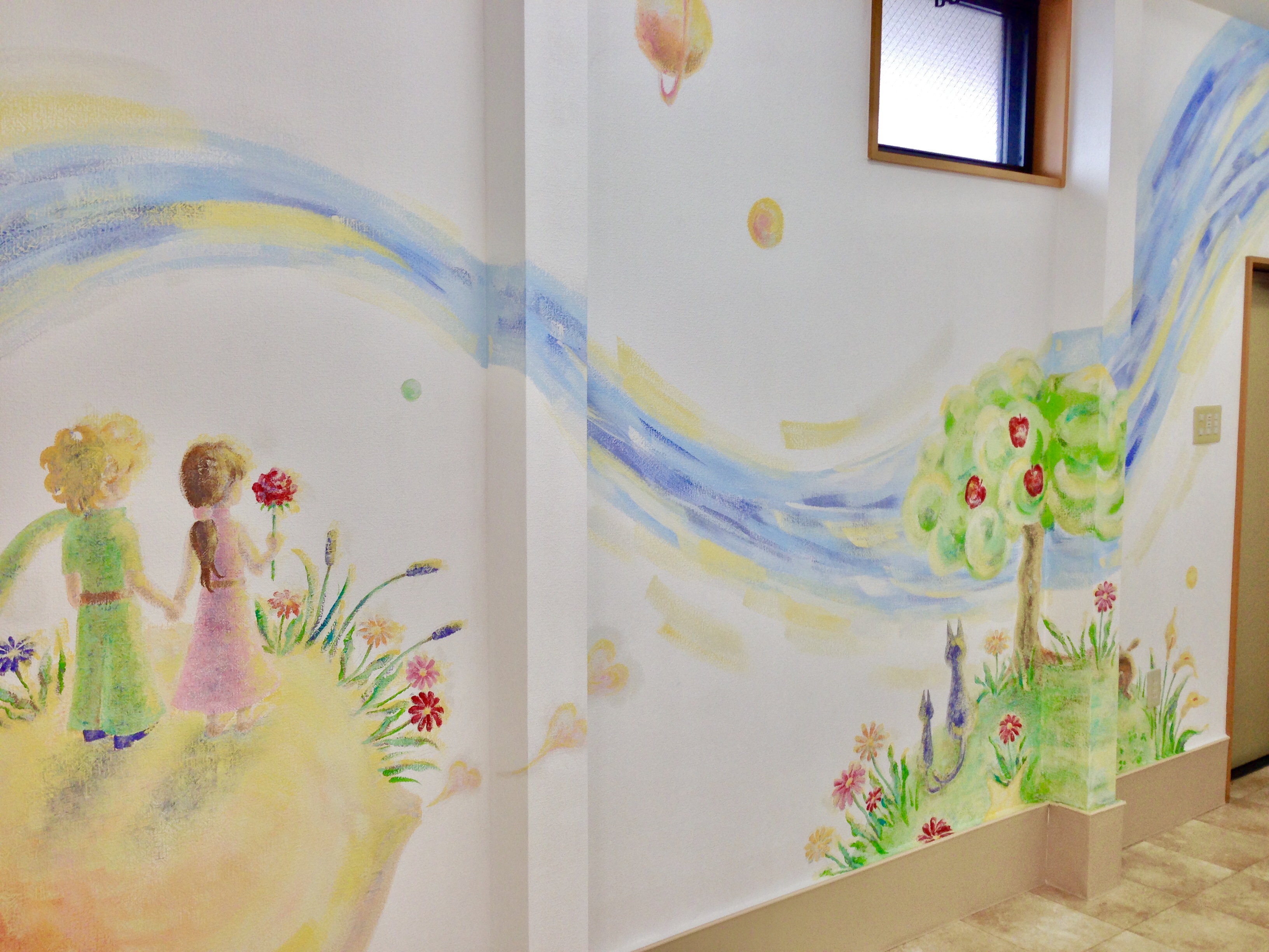 若生ひとみが福祉施設から依頼を受けて描いた壁画
