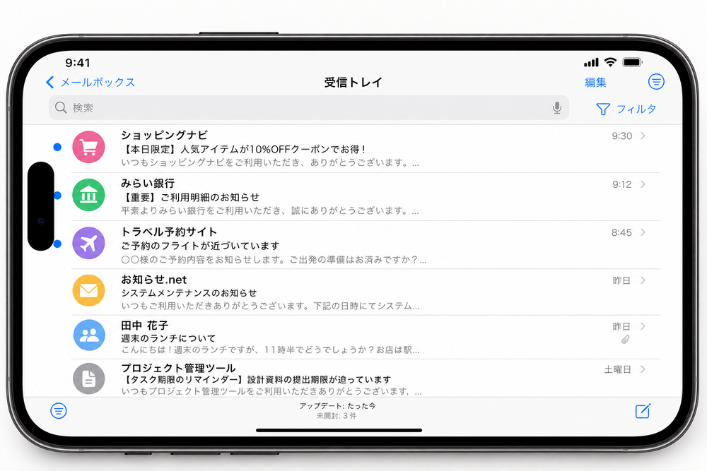 スマートフォンの画面に表示されたメール受信トレイのモックアップ。件名とプリヘッダーテキストが見える複数のメール一覧、リアルなスマホUIデザイン、日本語のダミーテキスト